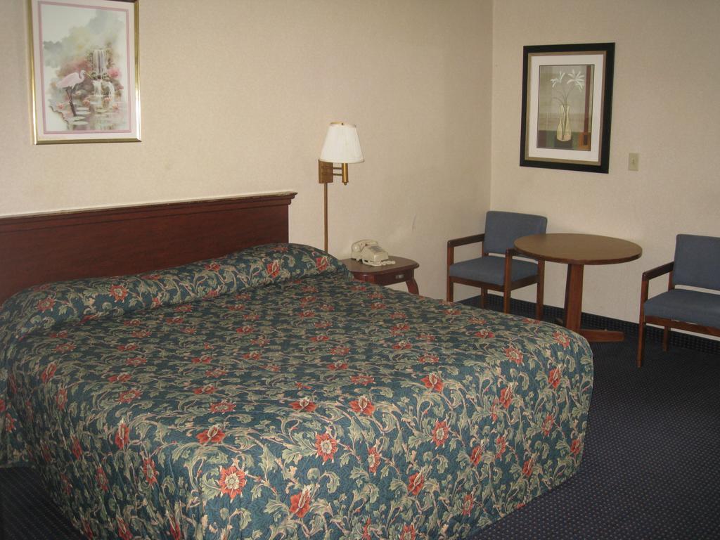 Budget Inn Temple Hills Exterior foto